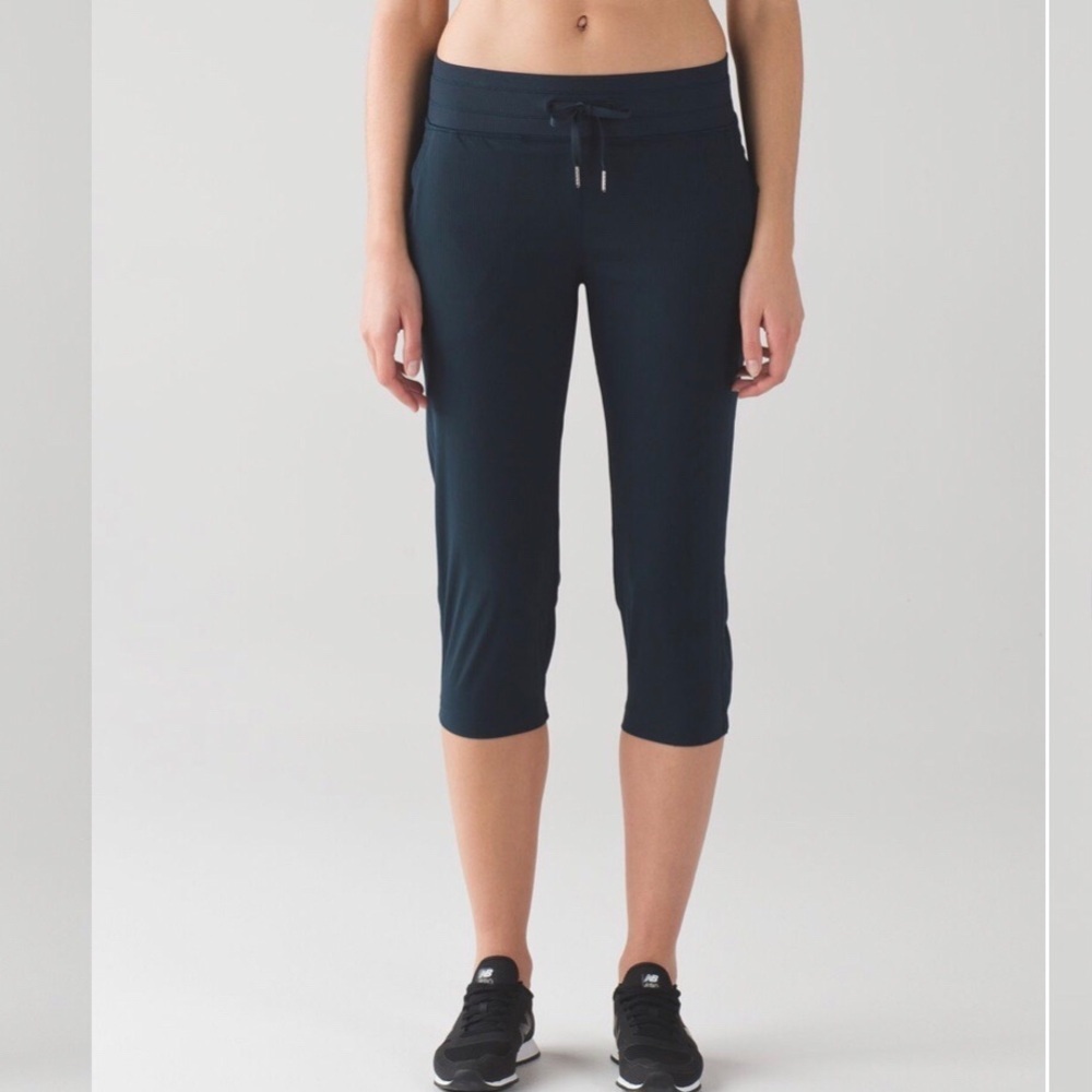 Lululemon Dance Studio Crop II (Unlined *20") True Navy Size 6